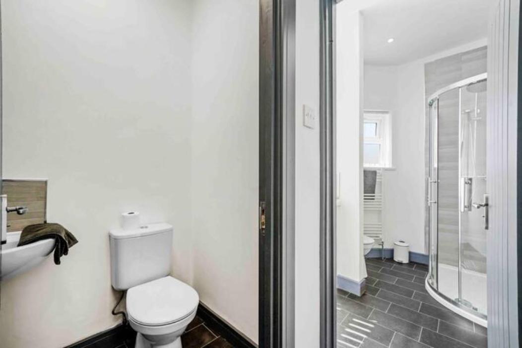 Modern Equipped 4 Bedroom House In Central Stoke-Free Parking Exteriör bild