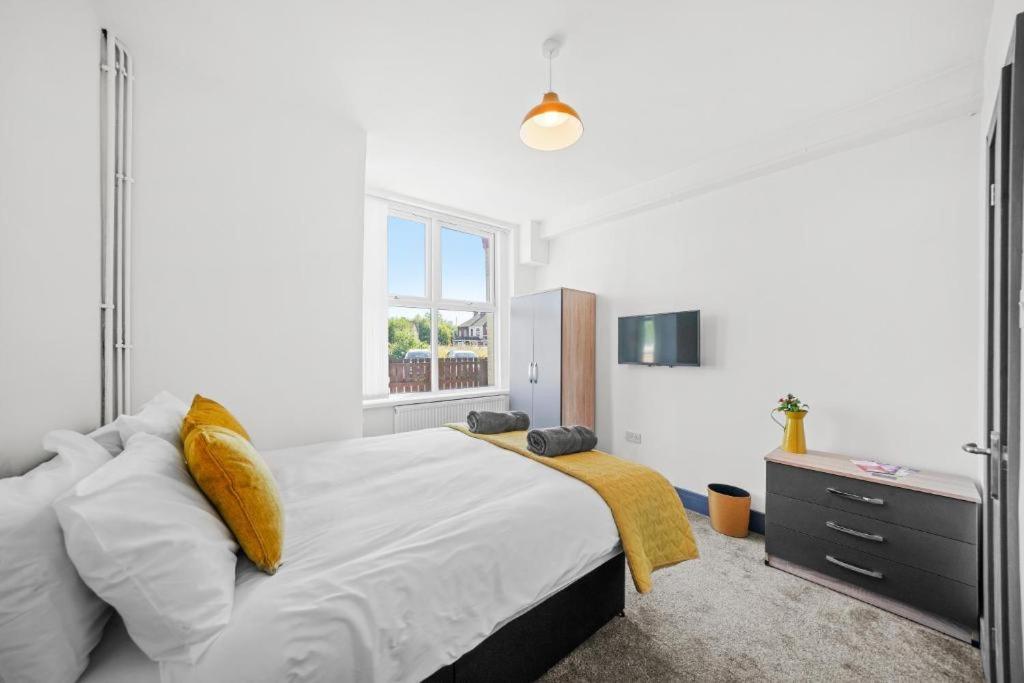 Modern Equipped 4 Bedroom House In Central Stoke-Free Parking Exteriör bild